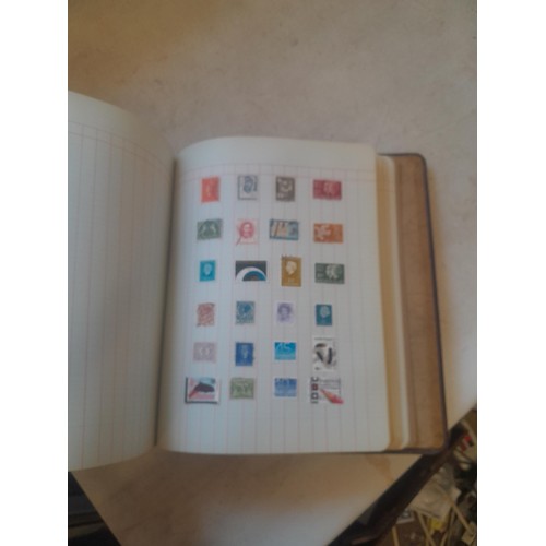 428 - Stamps : approx 8 kg of stamps, 1 x album of used and mint stamps of the world, Gay Venture and Nobb... 