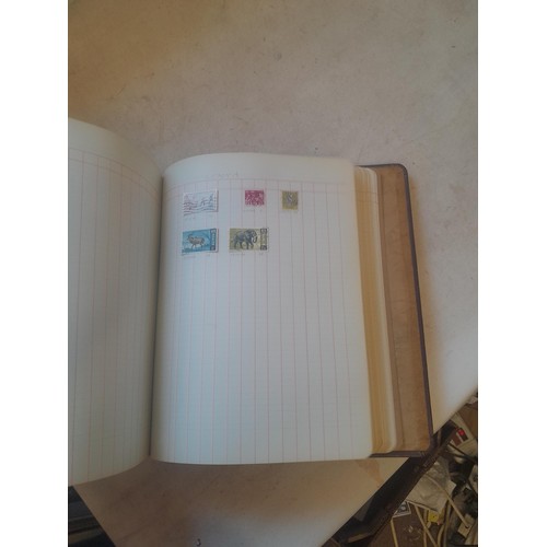 428 - Stamps : approx 8 kg of stamps, 1 x album of used and mint stamps of the world, Gay Venture and Nobb... 