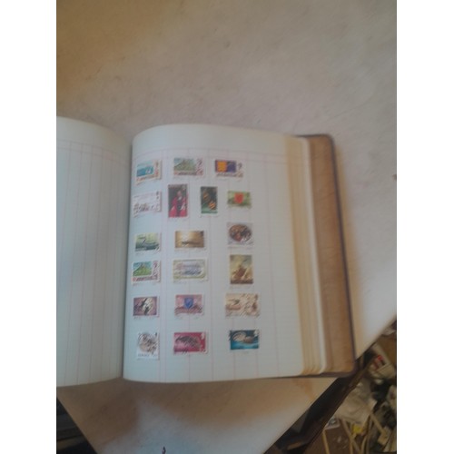 428 - Stamps : approx 8 kg of stamps, 1 x album of used and mint stamps of the world, Gay Venture and Nobb... 