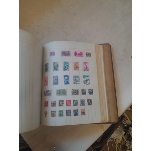 428 - Stamps : approx 8 kg of stamps, 1 x album of used and mint stamps of the world, Gay Venture and Nobb... 