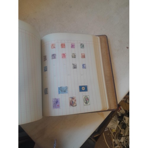 428 - Stamps : approx 8 kg of stamps, 1 x album of used and mint stamps of the world, Gay Venture and Nobb... 