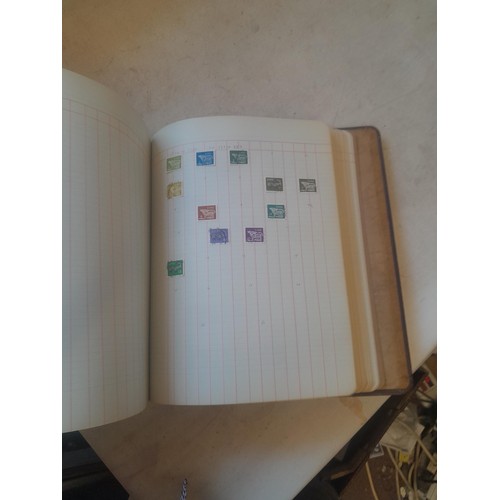 428 - Stamps : approx 8 kg of stamps, 1 x album of used and mint stamps of the world, Gay Venture and Nobb... 