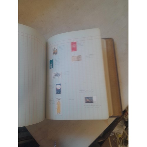 428 - Stamps : approx 8 kg of stamps, 1 x album of used and mint stamps of the world, Gay Venture and Nobb... 