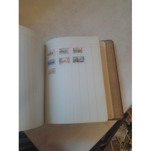 428 - Stamps : approx 8 kg of stamps, 1 x album of used and mint stamps of the world, Gay Venture and Nobb... 