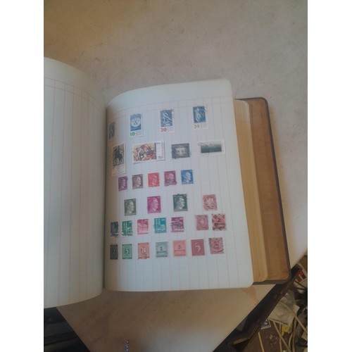 428 - Stamps : approx 8 kg of stamps, 1 x album of used and mint stamps of the world, Gay Venture and Nobb... 