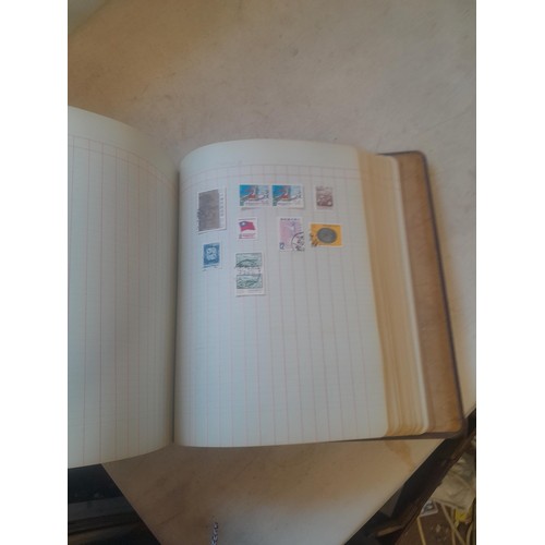 428 - Stamps : approx 8 kg of stamps, 1 x album of used and mint stamps of the world, Gay Venture and Nobb... 