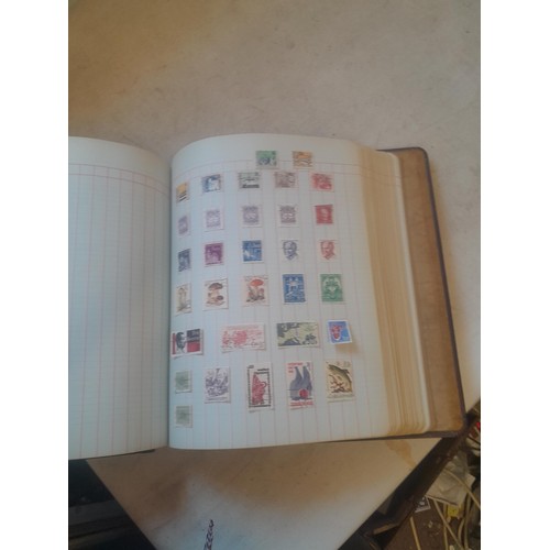 428 - Stamps : approx 8 kg of stamps, 1 x album of used and mint stamps of the world, Gay Venture and Nobb... 