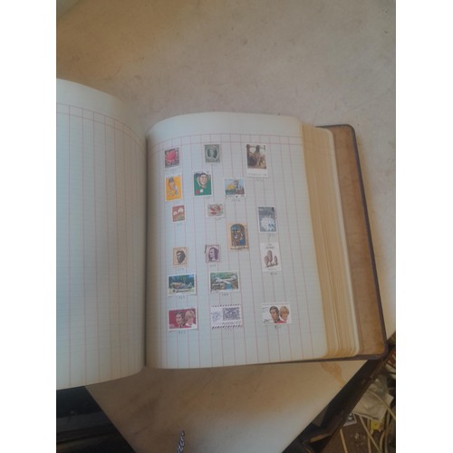 428 - Stamps : approx 8 kg of stamps, 1 x album of used and mint stamps of the world, Gay Venture and Nobb... 