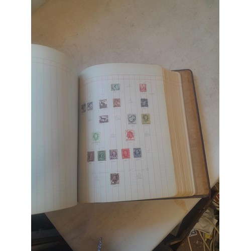 428 - Stamps : approx 8 kg of stamps, 1 x album of used and mint stamps of the world, Gay Venture and Nobb... 