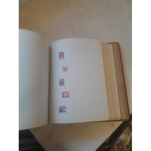 428 - Stamps : approx 8 kg of stamps, 1 x album of used and mint stamps of the world, Gay Venture and Nobb... 