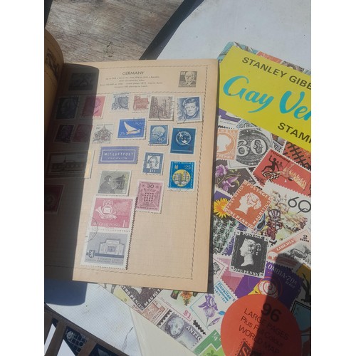 428 - Stamps : approx 8 kg of stamps, 1 x album of used and mint stamps of the world, Gay Venture and Nobb... 