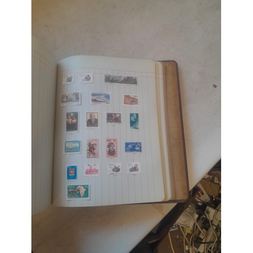 428 - Stamps : approx 8 kg of stamps, 1 x album of used and mint stamps of the world, Gay Venture and Nobb... 