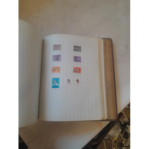 428 - Stamps : approx 8 kg of stamps, 1 x album of used and mint stamps of the world, Gay Venture and Nobb... 