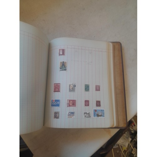 428 - Stamps : approx 8 kg of stamps, 1 x album of used and mint stamps of the world, Gay Venture and Nobb... 