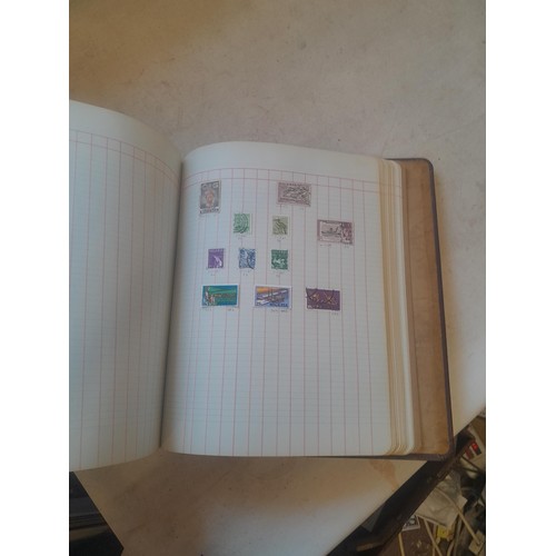 428 - Stamps : approx 8 kg of stamps, 1 x album of used and mint stamps of the world, Gay Venture and Nobb... 