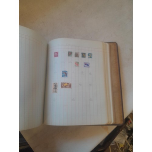 428 - Stamps : approx 8 kg of stamps, 1 x album of used and mint stamps of the world, Gay Venture and Nobb... 