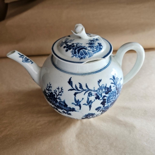 519 - Royal Worcester First Period (circa 1770) blue and white Fence pattern tea pot with damages (Dr Wall... 