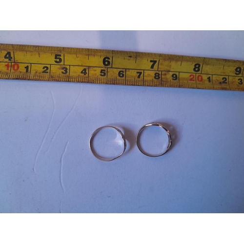 17 - 2x 9 ct gold rings 2.6 g, both size N