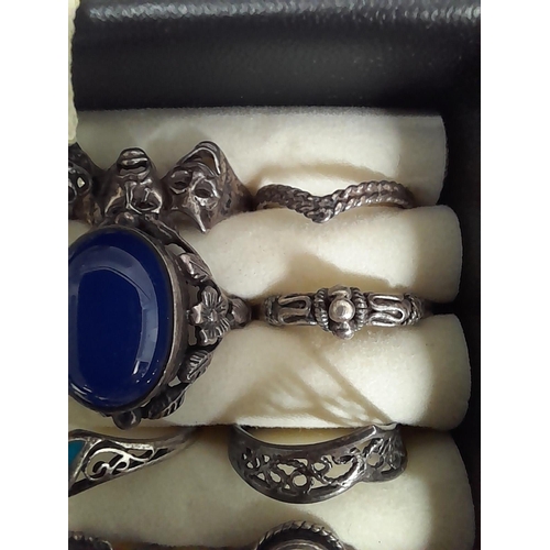 27 - Collection of mainly silver rings, 1 x gold on silver