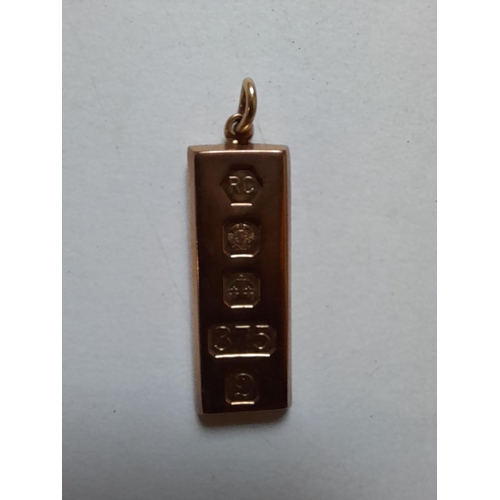 29 - 9 ct gold ingot set as pendant 30. 1 g Sheffield 1978