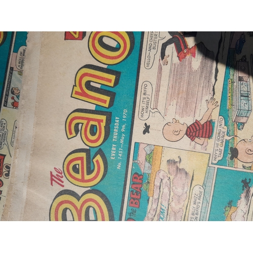 55 - Good array of late 1960s and 1970s comics, large format Topper and Beezer included as well Beano, Da... 