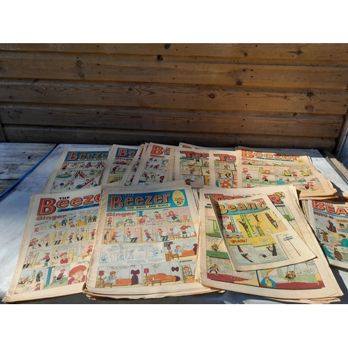 55 - Good array of late 1960s and 1970s comics, large format Topper and Beezer included as well Beano, Da... 