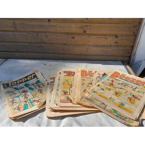 55 - Good array of late 1960s and 1970s comics, large format Topper and Beezer included as well Beano, Da... 