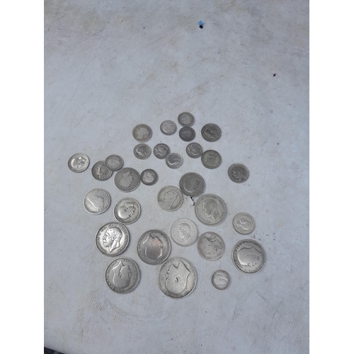 64 - Coins : mixed UK silver coinage, grading varies considerably but nicer coins noticed