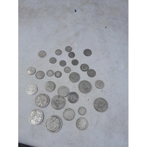 64 - Coins : mixed UK silver coinage, grading varies considerably but nicer coins noticed