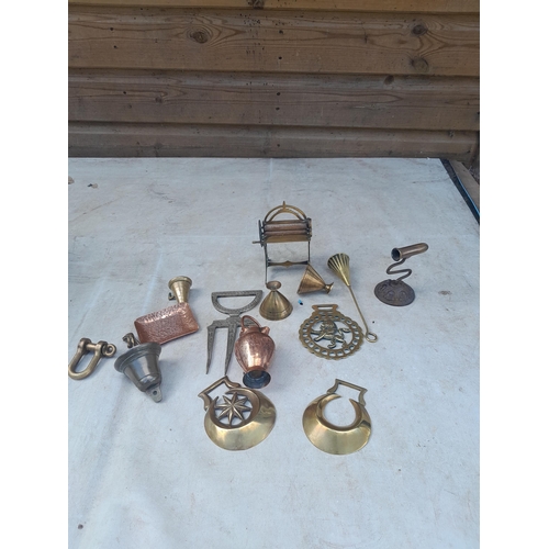 65 - Box of antique and vintage brass ware : miniature brass mangle, antique goffering / tally iron etc.