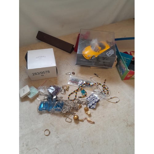 530 - Costume jewellery, empty watch boxes, small amount of silver included, note multiple photographs