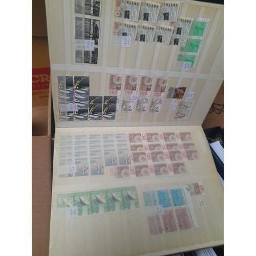 23 - 3 x stock books with a large accumulation of stamps of the Netherlands, a few used but mainly unmoun... 