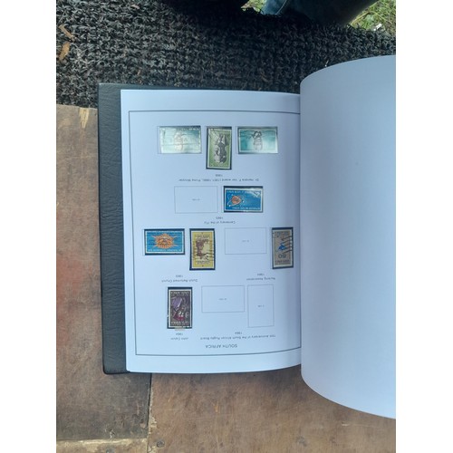 29 - Stamps of South and South West Africa in 8 binders with clean pages, for issues - 2014, some albums ... 