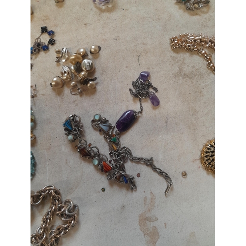 44 - Assorted costume jewellery