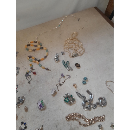 44 - Assorted costume jewellery