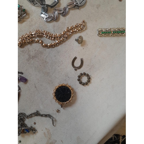 44 - Assorted costume jewellery