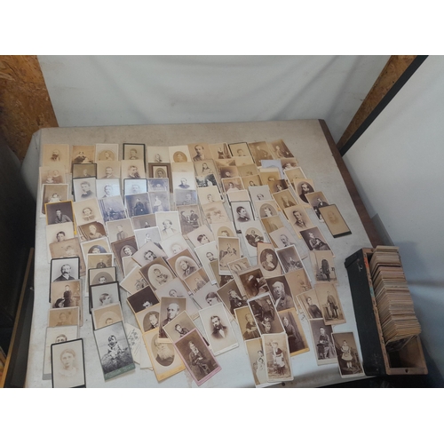 126 - Large array of late 19th / early 20th century Cartes de Visites, mainly portrait studies in a box