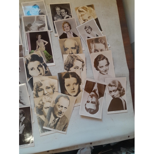 206 - Postcards : 1940s Hollywood and other actors