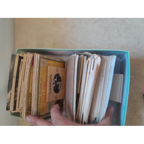 208 - Shoebox of postcards : tourist destination sets, sentimental and others