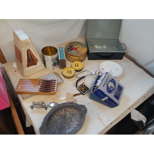 400 - Box of oddments : Metronome, pewter dish, cash tin etc.