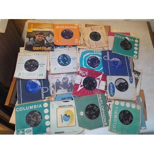 447 - Varied array of vinyl 45 single records from 1960s onwards : commercial blues & jazz, EPs included