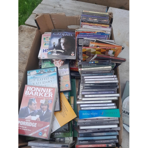 469 - Box of books mixed themed and CDS blues and jazz