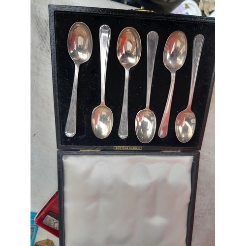 482 - Set of six solid silver teaspoons Birm  1959 Barker Brothers Silver Ltd 61 g