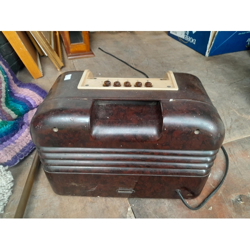 485 - Vintage Bush bakelite radio