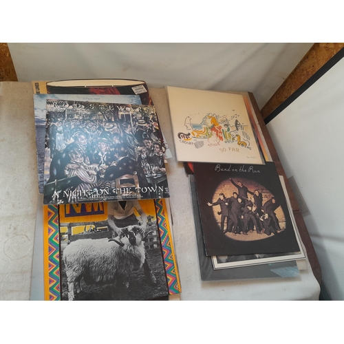 14 - Nice collection of vinyl records : Commercial singer song writer from 1960s onwards : Beatles , Wing... 