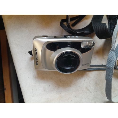 17 - Cameras and accessories : Panasonic Lumix FZ38, Fine Pix and Fuji Film