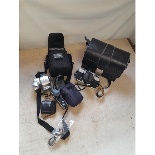 18 - Cameras and accessories : Praktica PLC 3 SLR camera, Fuji Film S3500 etc