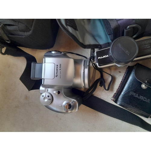 18 - Cameras and accessories : Praktica PLC 3 SLR camera, Fuji Film S3500 etc