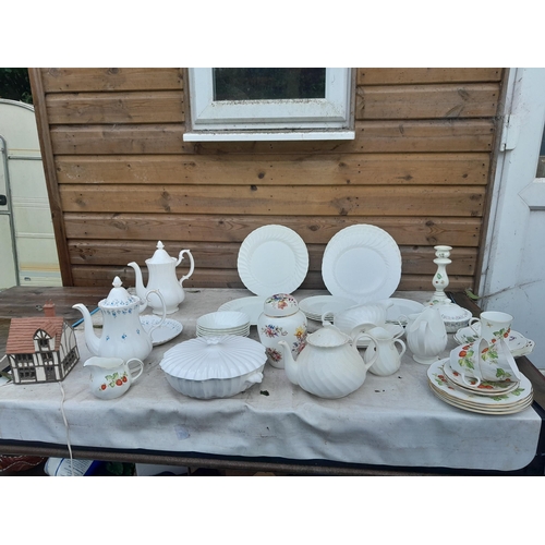 23 - Varied array of dinner and tea ware : Wedgewood 6 set part dinner service, Crown Derby coffee pot, D... 