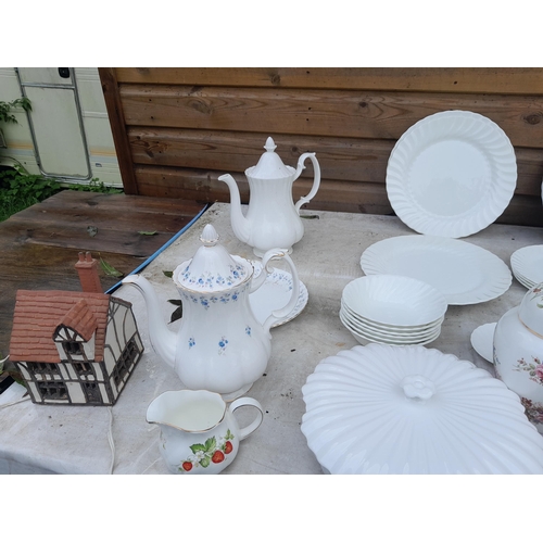 23 - Varied array of dinner and tea ware : Wedgewood 6 set part dinner service, Crown Derby coffee pot, D... 